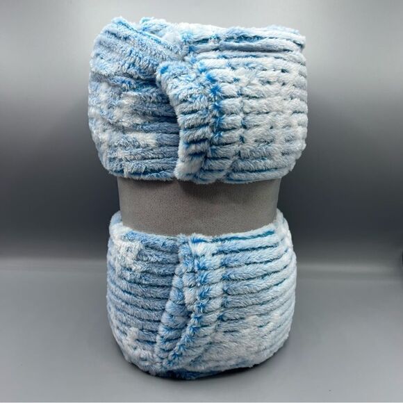 Mainstays Textured Velvet Plush Throw 50x60 - Picture 5 of 5